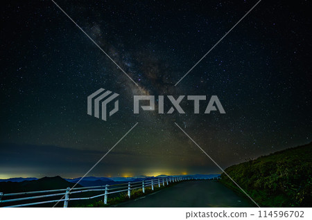 夜路銀河閃耀，山外景色 114596702