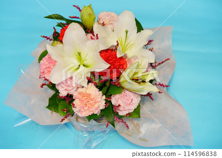 母親節禮物插花/背景藍色 母親節禮物插花/背景藍色 114596838