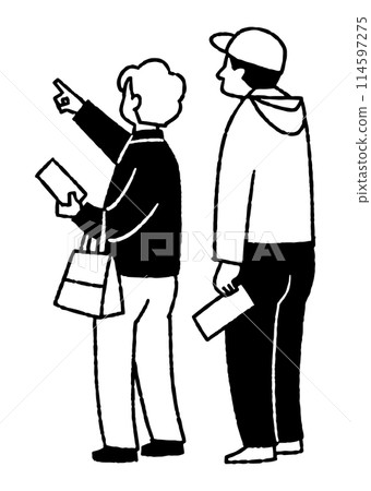 一對夫婦在展覽中觀看一幅畫並指著它_2 一對夫婦在展覽中觀看一幅畫並指著它_2 114597275