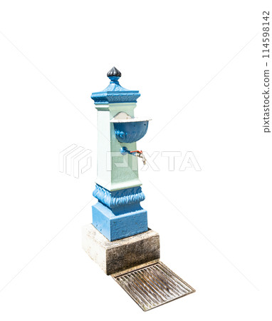 An old fountain 114598142