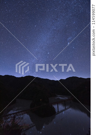 [Shizuoka] Starry sky view of Oigawa Railway and Oku-Oikokami Station 114599077