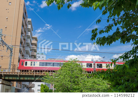 初夏的橫濱風景,京急2100系列及河濱街景,神奈川縣橫濱市西區平沼 初夏的橫濱風景,京急2100系列及河濱街景,神奈川縣橫濱市西區平沼 114599212