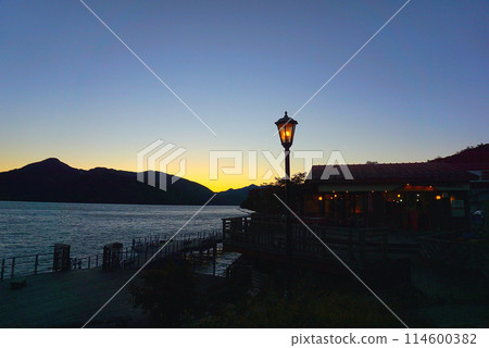 夕陽西下時的中禪寺湖 夕陽西下時的中禪寺湖 114600382