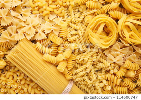 Delicious mixed of pasta background, macro foto 114600747