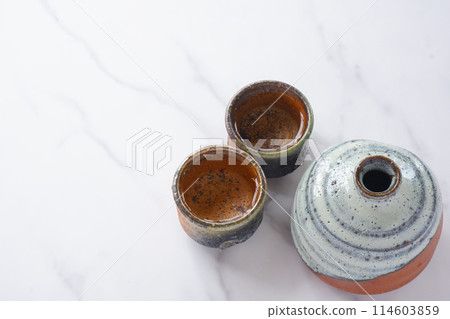 含有清酒的德利和町子 114603859