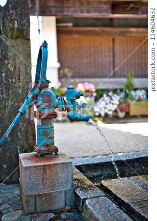 卯建的街景、脅町鶴部風格的公用井 114604632