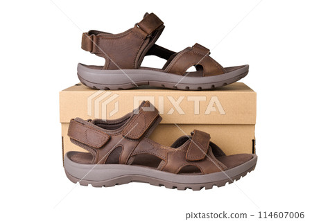 Hike sandal in leather isolated 114607006
