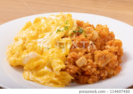 蛋包飯（鬆軟的雞蛋和雞肉飯） 114607480