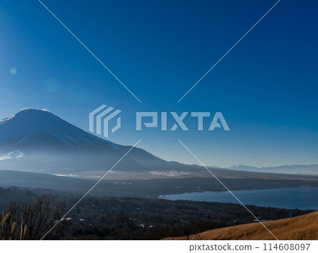 Mount Fuji in early spring: View from the observation deck on the Lake Yamanaka side Mount Fuji in early spring: View from the observation deck on the Lake Yamanaka side 114608097