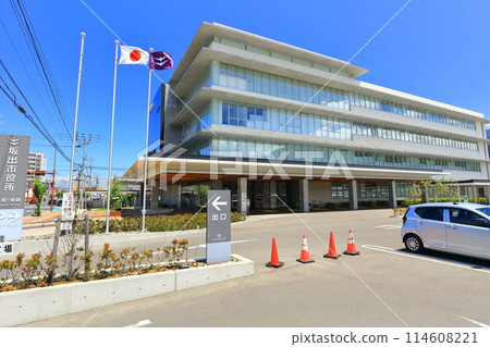 [Kagawa Prefecture] Sakaide City Hall (New City Hall) on a sunny day, the town with the Seto Ohashi Bridge 114608221