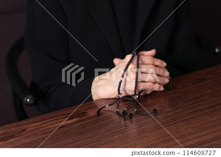 Senior woman in mourning clothes, hands 114608727