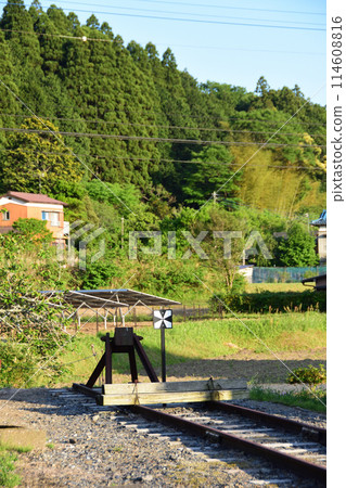 A car stop at the end of Kazusa Kameyama Station bathed in the setting sun A car stop at the end of Kazusa Kameyama Station bathed in the setting sun 114608816