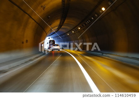 隧道出口附近 114610459