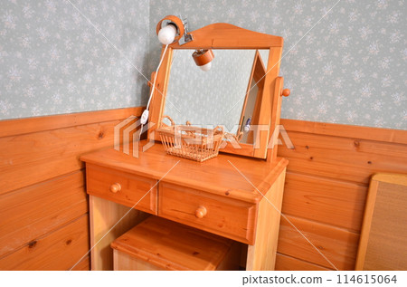 Warm wooden dresser Warm wooden dresser 114615064