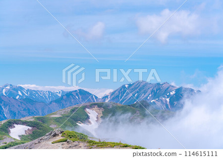 [登山素材]初夏的長嶽山頂風景[長野縣] 114615111