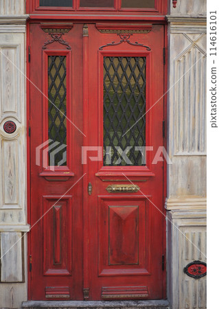 red wood door texture background 114616101