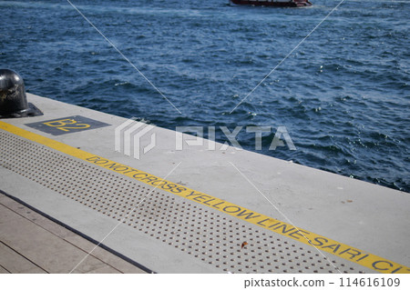 yellow caution sign or line on the platform  114616109