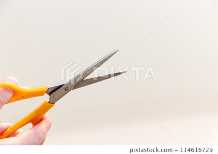 Open the scissors blades 114616729