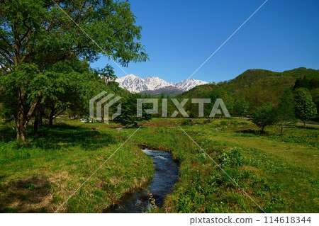 Spectacular views and streams of the Northern Alps 114618344