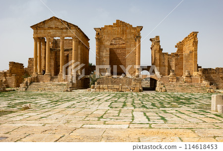 Sbeitla forum and ruins of Capitoline temples in Tunisia 114618453