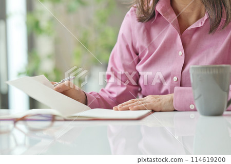 中年女性學習形象 114619200