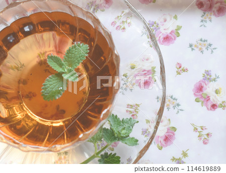 花盤上的薄荷茶 花盤上的薄荷茶 114619889