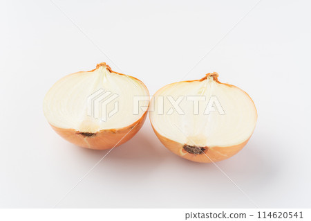 onion cut in half onion cut in half 114620541