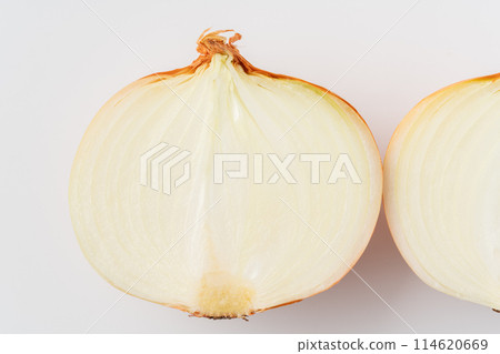 onion cut in half onion cut in half 114620669