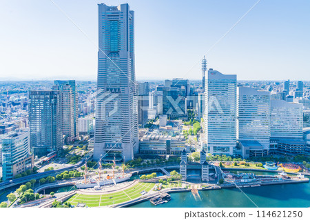 (Kanagawa Prefecture) Yokohama Minato Mirai Landmark Tower and the Yokohama cityscape 114621250