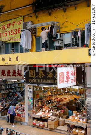 Swallow's nest is a high-quality food item sold at a high-end dry goods store in West Tokusuke, Hong Kong. There are many dried foods whose purpose is unknown. 114621397