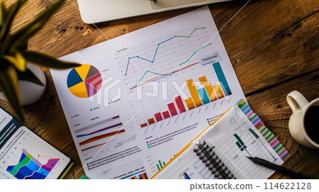 Presentation materials on the desk 01 114622128