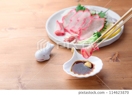 Minke whale bacon slices, local dish from Taiji, Wakayama Prefecture (available at supermarkets) Minke whale bacon slices, local dish from Taiji, Wakayama Prefecture (available at supermarkets) 114623870