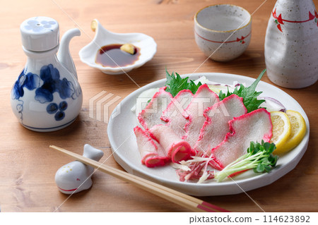 Minke whale bacon slices, local dish from Taiji, Wakayama Prefecture (available at supermarkets) 114623892
