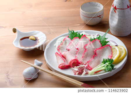 Minke whale bacon slices, local dish from Taiji, Wakayama Prefecture (available at supermarkets) Minke whale bacon slices, local dish from Taiji, Wakayama Prefecture (available at supermarkets) 114623902