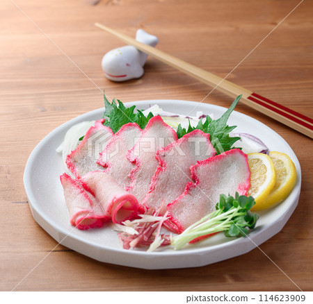 Minke whale bacon slices, local dish from Taiji, Wakayama Prefecture (available at supermarkets) Minke whale bacon slices, local dish from Taiji, Wakayama Prefecture (available at supermarkets) 114623909