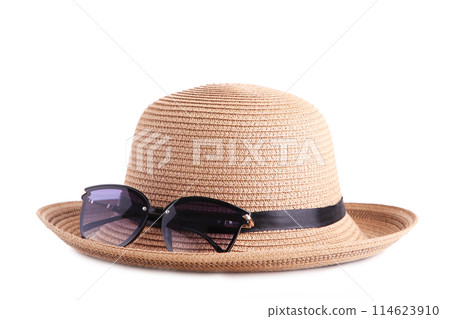 Vintage fabricate straw hat and sunglasses isolated on white background. 114623910