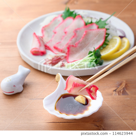 Minke whale bacon slices, local dish from Taiji, Wakayama Prefecture (available at supermarkets) Minke whale bacon slices, local dish from Taiji, Wakayama Prefecture (available at supermarkets) 114623944