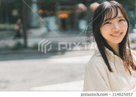 走在城市的一位小姐 114625057