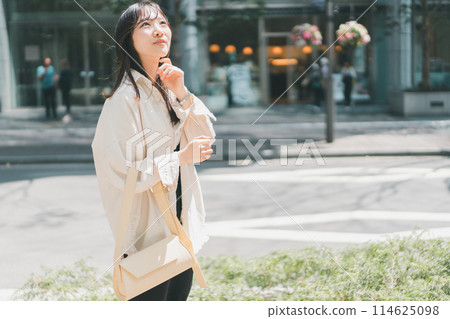 A young woman searching for the store she is looking for A young woman searching for the store she is looking for 114625098