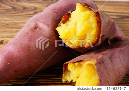 Baked Sweet Potato Beniharuka 114628147