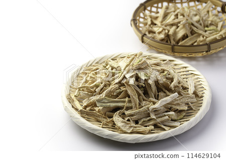 Dried daikon radish served on a colander (white background) Dried daikon radish served on a colander (white background) 114629104