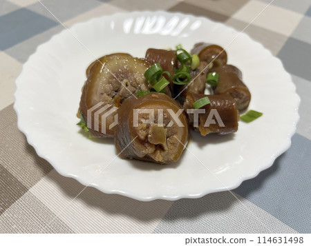 Photographing Taiwanese traditional braised pork tail Photographing Taiwanese traditional braised pork tail 114631498