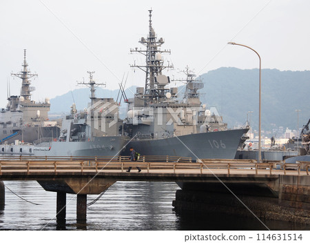 Submarines and destroyers of the Japan Maritime Self-Defense Force from "Alley Karasukojima" in Kure City, Hiroshima Prefecture 114631514