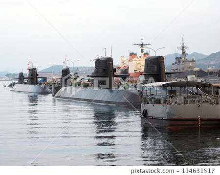 廣島縣吳市「Array烏小島」的海上自衛隊潛水艇與驅逐艦 114631517