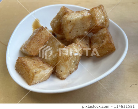 在早餐店拍攝一份美味的炸蘿蔔糕 114631581