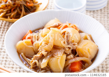 肉土豆和清酒 114632185