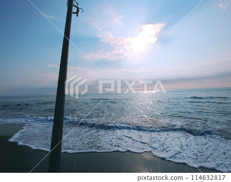 在美麗的大海中享受釣魚的樂趣 114632817