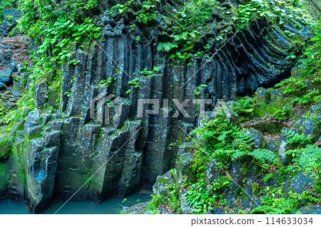 Columnar joints in Takachiho Gorge, Takachiho Town, Miyazaki Prefecture 114633034