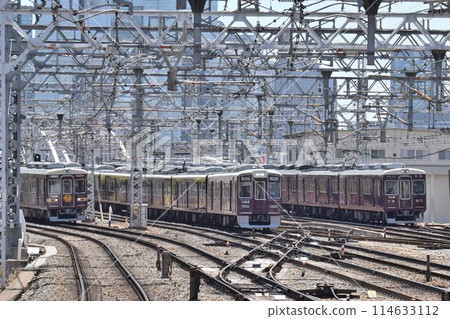 Hankyu Railway: A maroon-colored train running on triple tracks Hankyu Railway: A maroon-colored train running on triple tracks 114633112