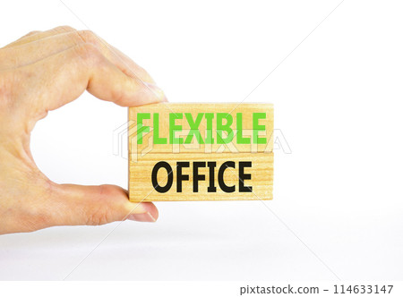 Flexible office symbol. Concept words Flexible office on beautiful wooden block. Beautiful white paper background. Businessman hand. Business Flexible office concept. Copy space. 114633147